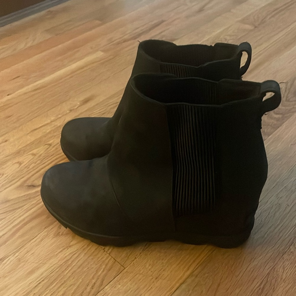 Black Sorel booties